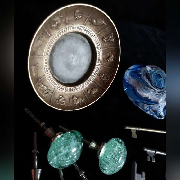 Grandpa's Vintage Antique Lot Glass Knobs Paperweight Trinket Dish Keys & Coins - Picture 10 of 16